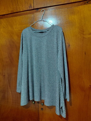 Italian boutique top with shimmer, new, black and beige