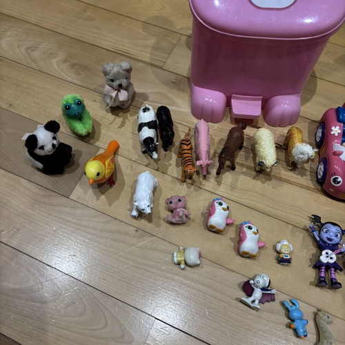 Pig-shaped kids bin used, filled with toys
