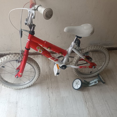 Girls bicycle size 16 like new