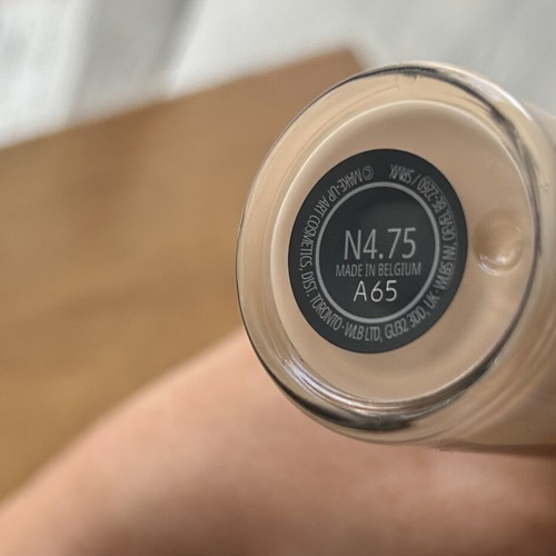 Mac Studio Fix Foundation n4.75 new, matte finish, long-lasting coverage