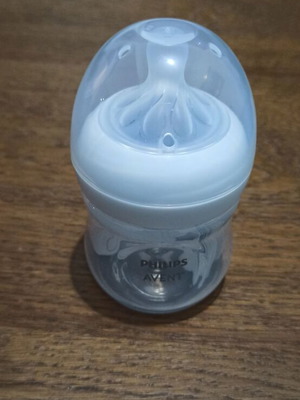 Philips AVENT Plastic Bottle Natural Response with Silicone Nipple 125ml new