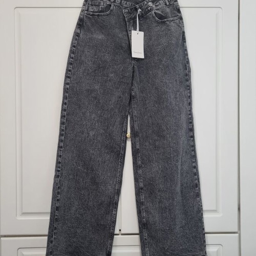 Wide leg jean gray size Medium new with tags