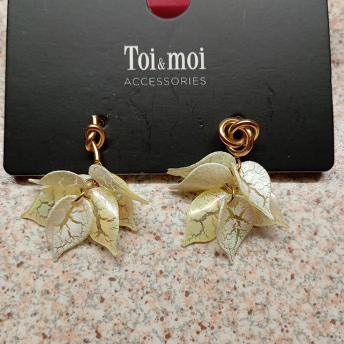 Toi&Moi earrings new, beige and gold
