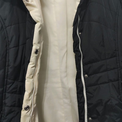 Medium-large jacket with fur collar and zipper pockets