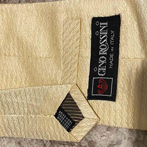 Tie No 81 like new, yellow