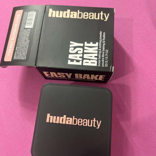 Huda Beauty Easy Bake Setting Powder new