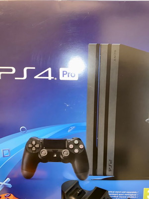 Κονσόλα PlayStation 4 Pro με αξεσουάρ, 1TB, Sony