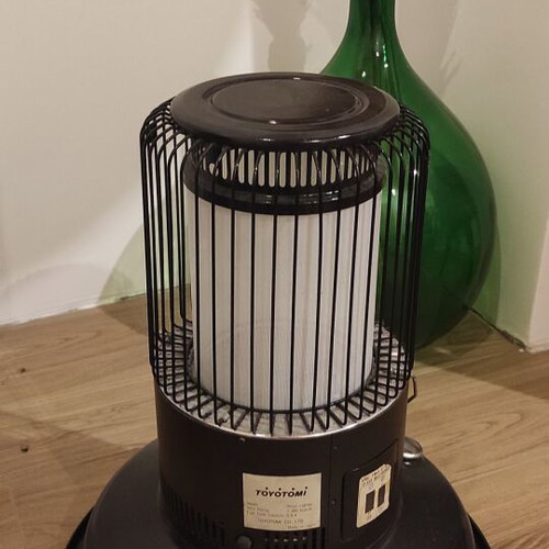 Toyotomi Moon Lighter Kerosene Heater Black, like new, 6lt tank