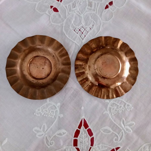 Vintage copper plates used, set of 2, pleated edge