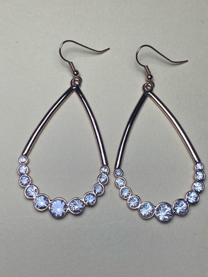 Earrings with rhinestones in rose gold tone like new