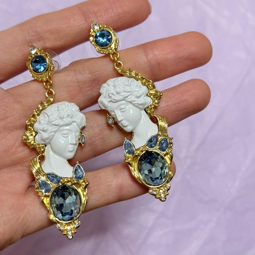Vintage style statue earrings new, in box