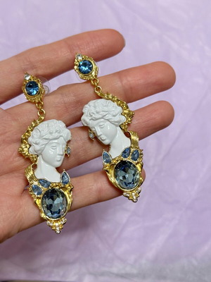 Vintage style statue earrings new, in box