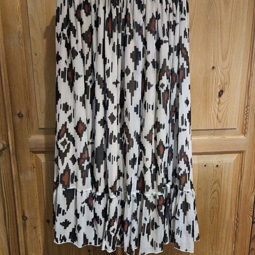 Karavan skirt like new, size L, older collection