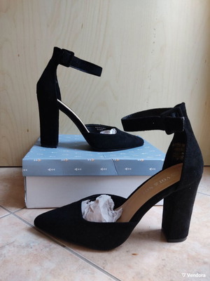 VoiNoi black pointed pumps with thick heel and ankle strap new