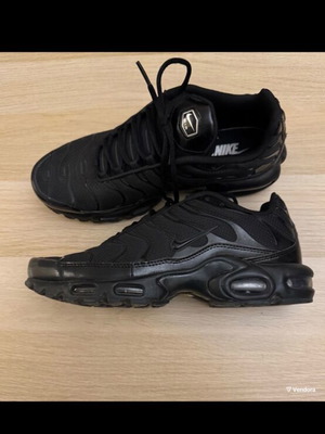 Nike Air Max Plus sneakers like new, black