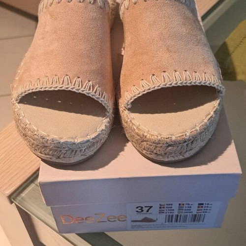 Deezee sandals like new, beige, size 37