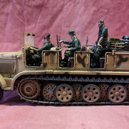 COLLECTIBLE metal version of the tracked vehicle "German Sd.Kfz.7 Half-Track"132 OUT OF STOCK.