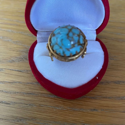 Ring with blue stone like new, turquoise and gold color