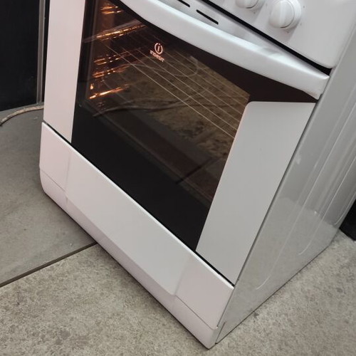 Indesit Ceramic Stove like new, fully functional