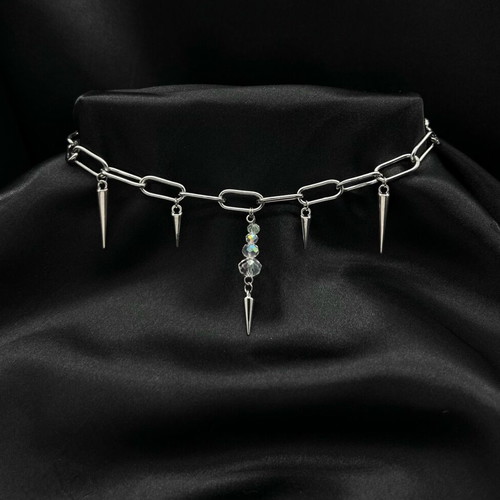 Choker necklace like new with spikes and glass beads silver