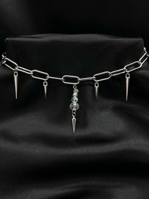 Choker necklace like new with spikes and glass beads silver