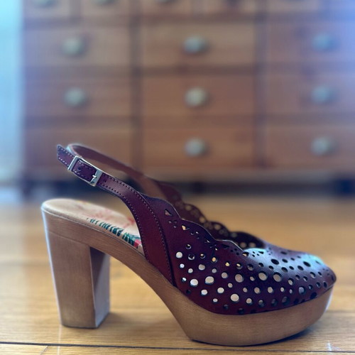 Marila Footwear leather sandals like new, brown with thick heel