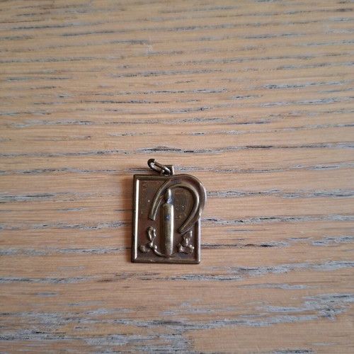 Vintage collectible set with 1989 charm, Acropolis keychain and Planet Bowling token like new