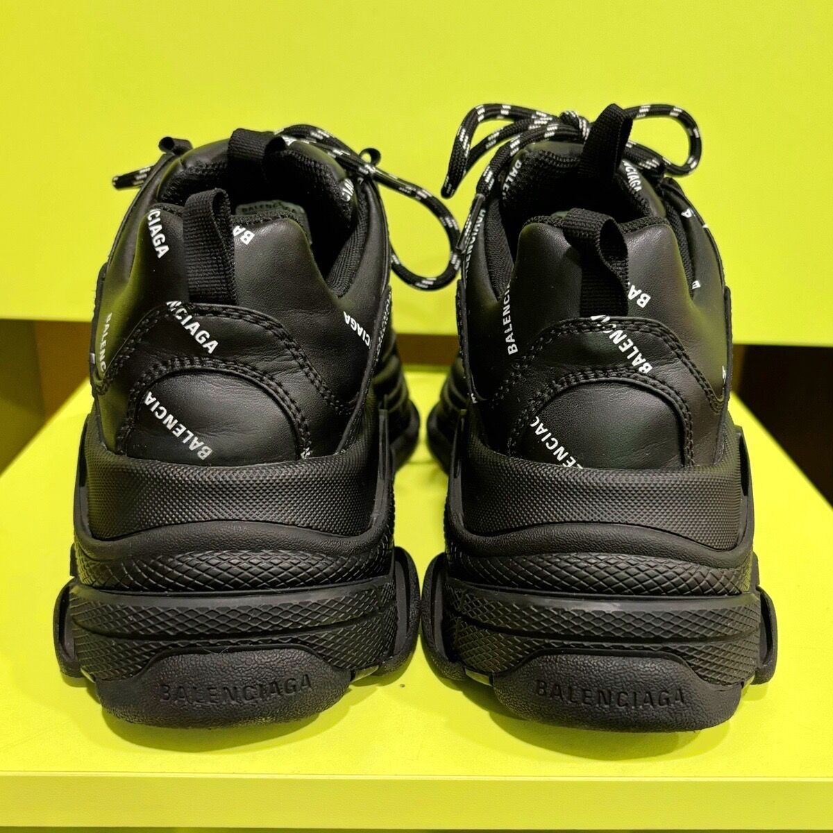 Balenciaga Triple S sneakers like new,… - € 400,00 - Vendora.cy