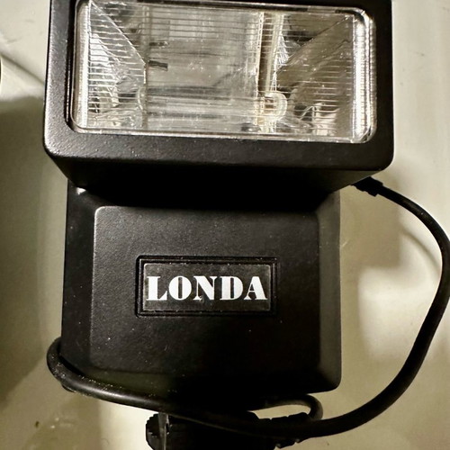Londa flash used, 90s with case