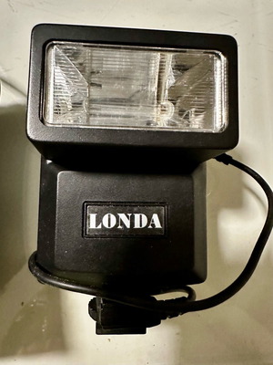 Londa flash used, 90s with case