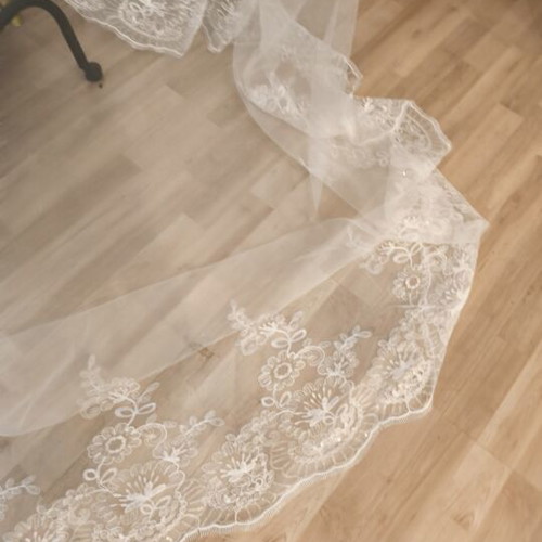 Wedding dress with veil, like new, size L 40 12, white