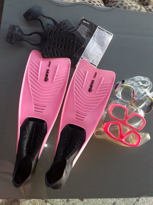 Παιδικά βατραχοπέδιλα Mares 35/36 και 3 μάσκες μεταχειρισμένα