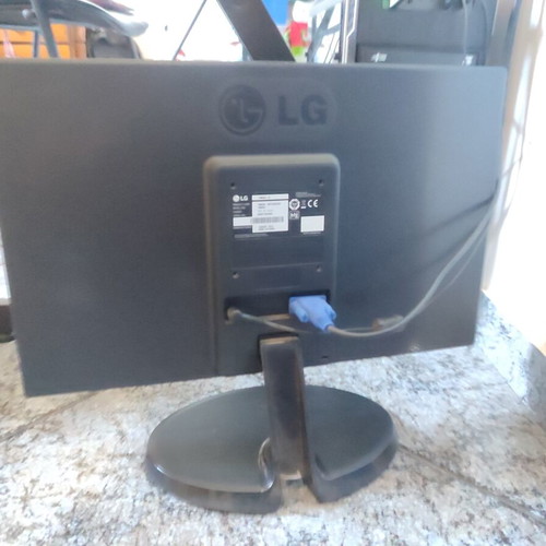 Complete computer system used with AMD Ryzen 3 2200G and LG monitor