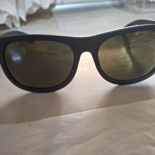 Sunglasses no logo new, black frame with yellow lenses
