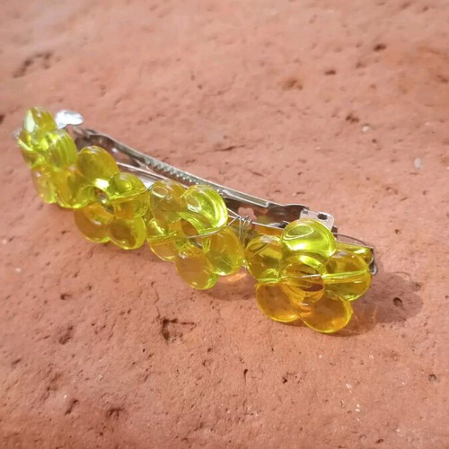 Handmade hair clip with yellow flower-shaped beads new