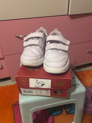 PUMA Courtflex V3 athletic shoes used, size 29
