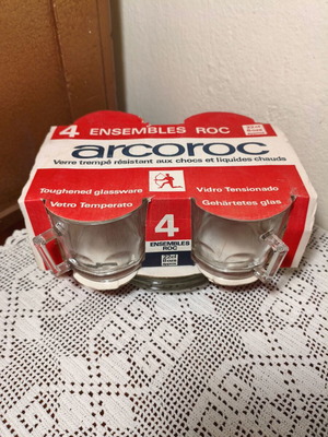 Arcoroc Vintage 1970s Coffee Cups and Saucers Set 8 Pieces New