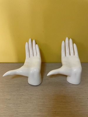Doll hands like new