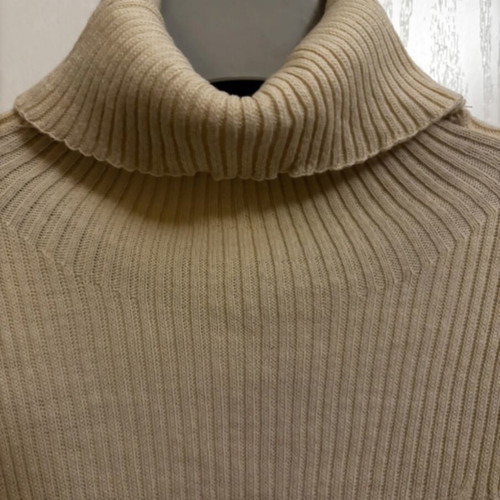 Knitted sweater new, size large