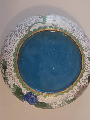 Κινέζικο διακοσμητικό μπολ cloisonné σαν καινούργιο με φυτικά μοτίβα και επίχρυσα