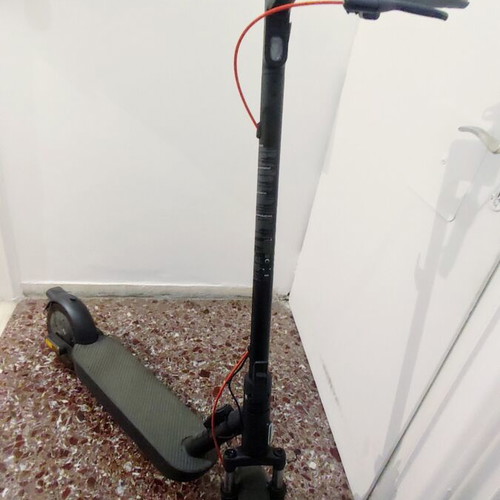 Xiaomi Electric Scooter 5 like new, 25km/h max speed, 60km range, black