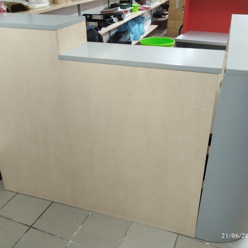 Reception desk like new, corner with two drawers 180x180x110 cm