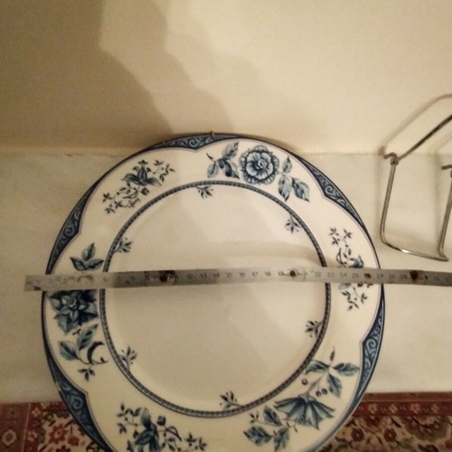 Porcelain wall decoration set of 4 plates like new