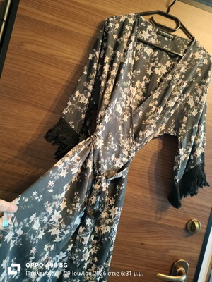 Kimono boho sheer robe tied at waist like new, multicolor