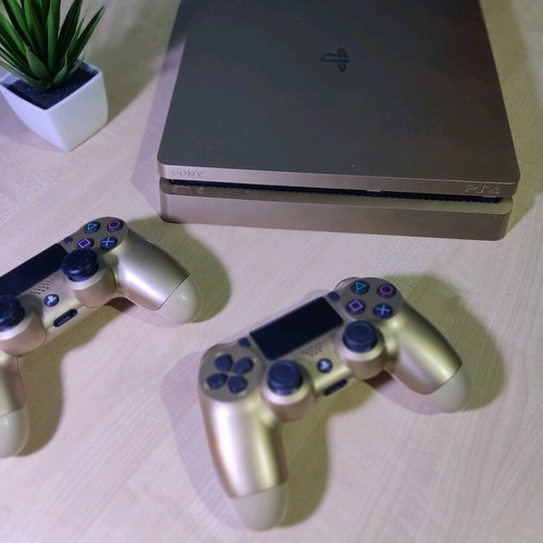 PlayStation 4 Gold Limited Edition 500GB σαν καινούργιο