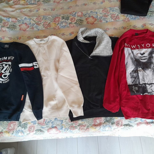 Men's clothes pack like new, medium and large sizes, colorful