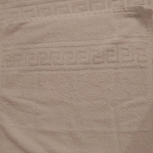 White towels set of 2, like new, body and hand