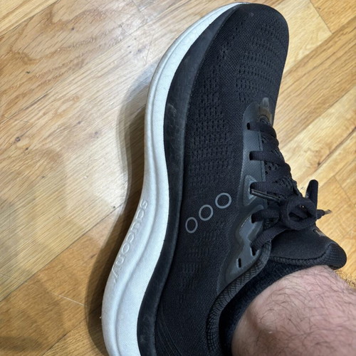 Saucony Triumph 23 athletic shoes new, size 45, black and white