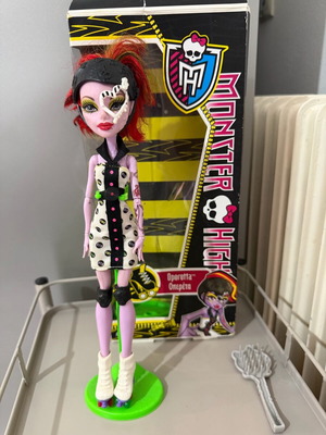 Monster High doll Operetta like new with accessories and box