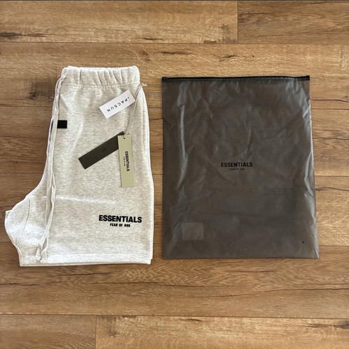 Essentials Fear of God Fog light oatmeal shorts, size medium